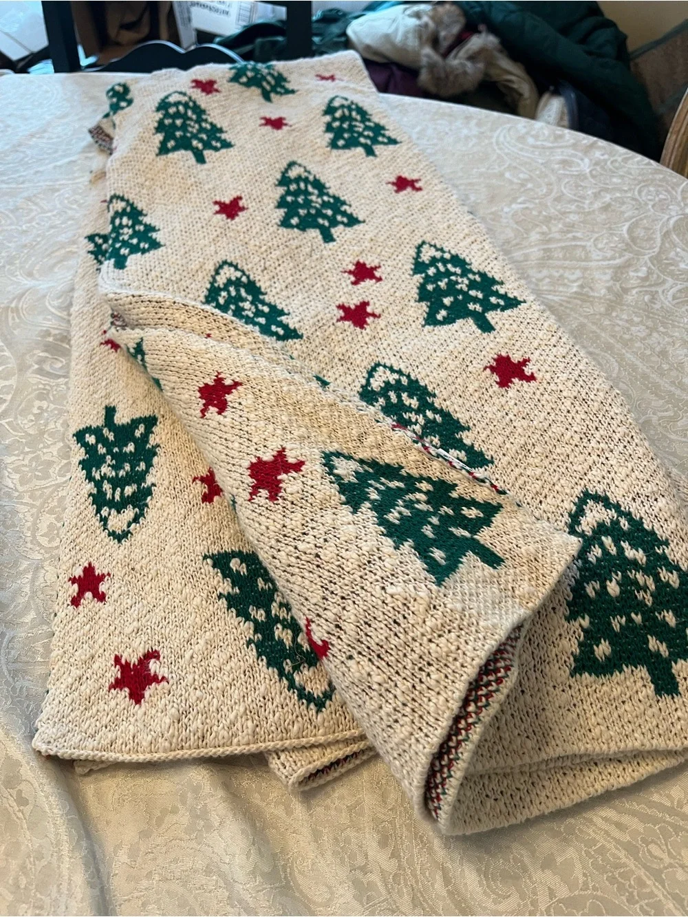 Aspen Large Festive Cream Knit Throw with Green Tree & Red Star Accents cotton